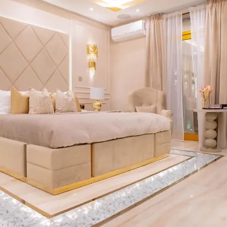Louvre Grand View Apartment