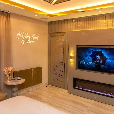 Louvre Grand View Apartment