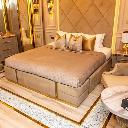 Louvre Grand View Apartment