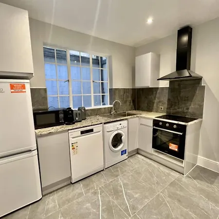 Louvre Grand View Apartment *
