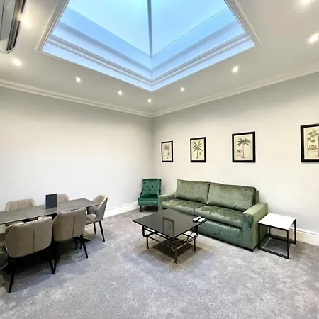 Louvre Grand View Apartment *