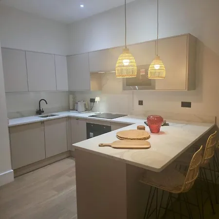 Louvre Grand View Apartment *