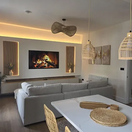 Louvre Grand View Apartment *